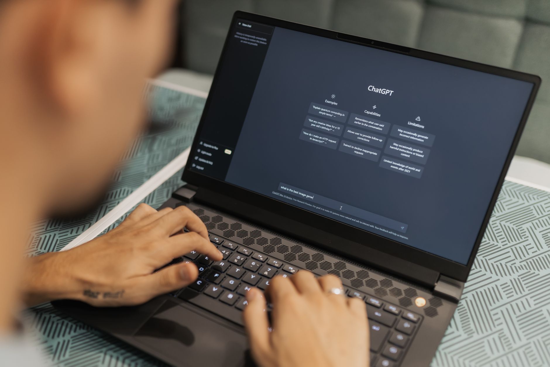 ElevenLabs dan Murf AI untuk UMKM: Buat Iklan Audio, Voice-Over Produk, dan Konten Podcast Bisnis Tanpa Studio Rekaman