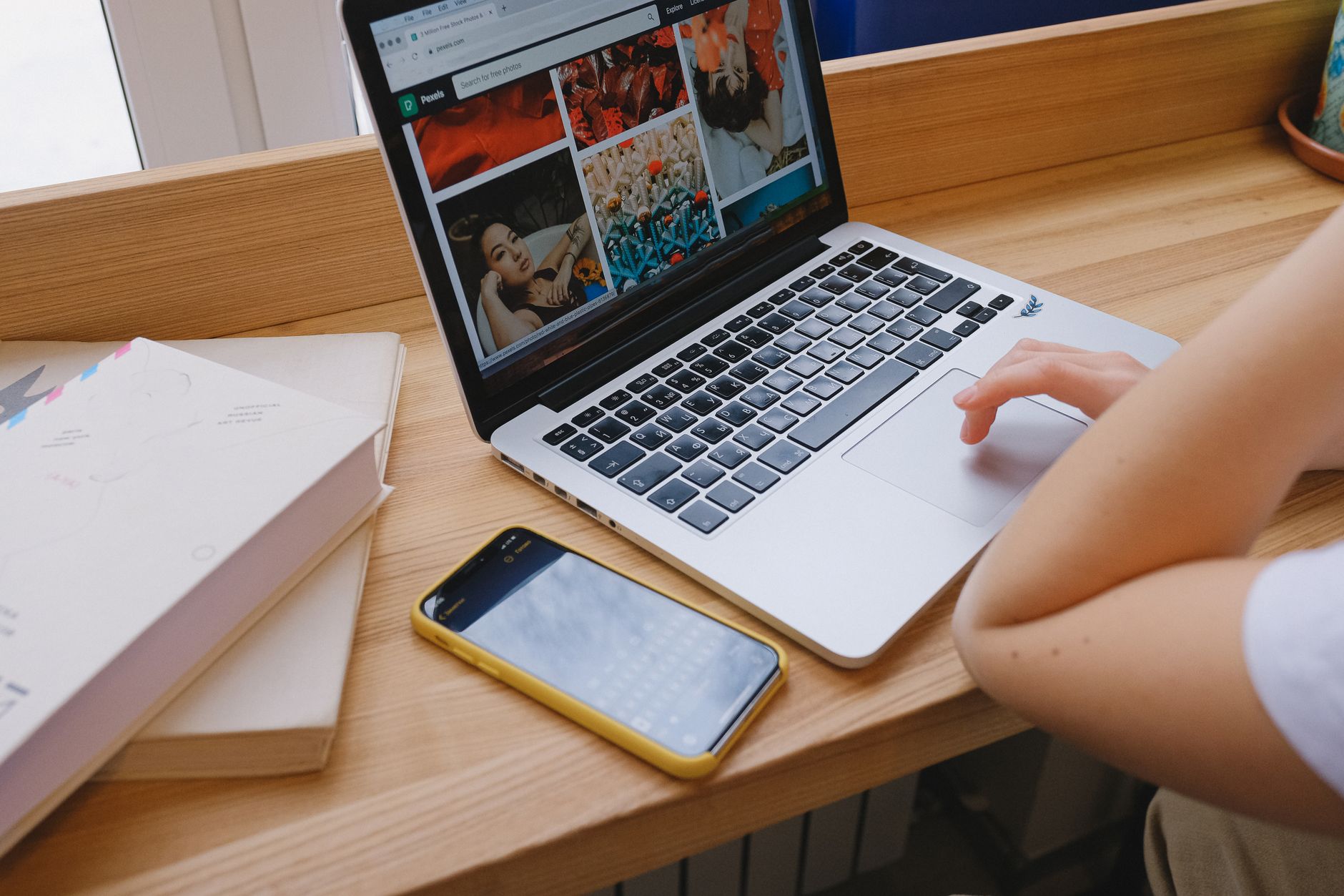 Ideogram AI vs Canva AI vs Adobe Firefly: Mana yang Terbaik untuk Buat Gambar Produk UMKM Tanpa Fotografer?